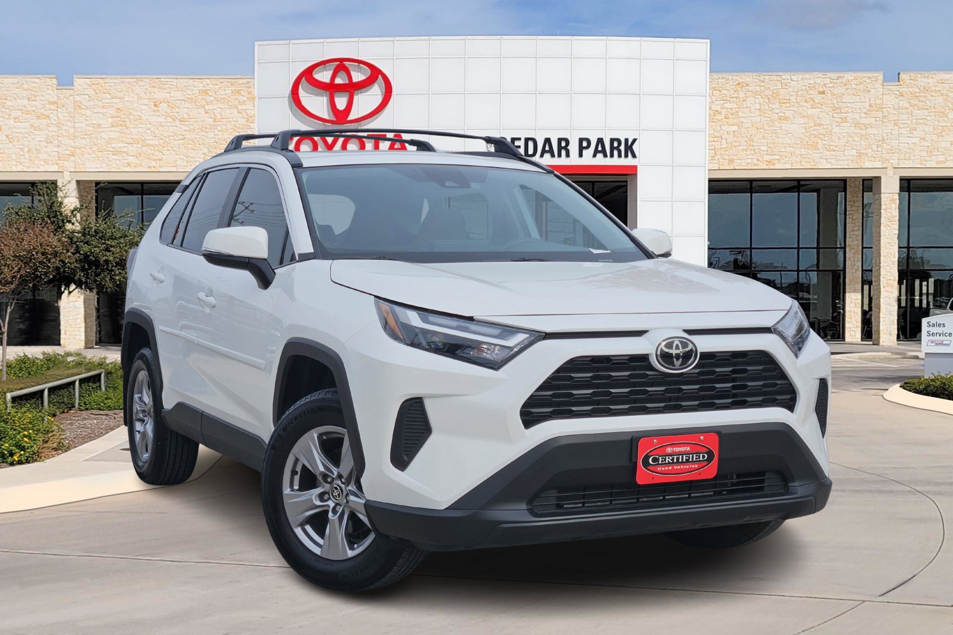 2025 Toyota RAV4 XLE's photo