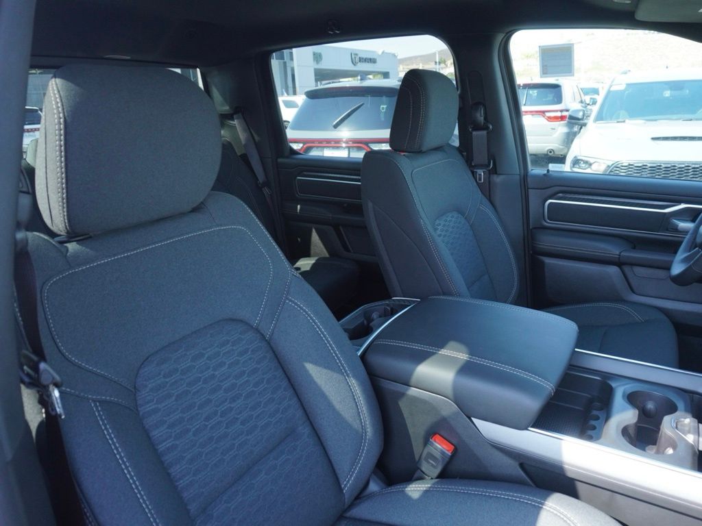 New 2026 Granite Crystal Metallic Clear-Coat Exterior Paint RAM Big Horn Sport Appearance Edition image 23