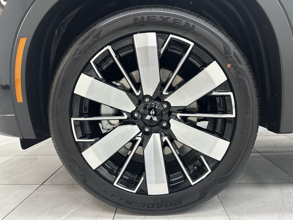 2025 Mitsubishi Outlander SE photo 6