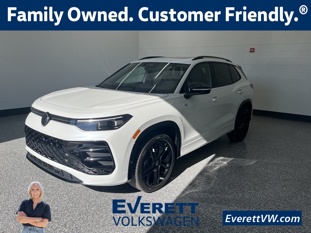 2026 Volkswagen Tiguan SE R-LINE BLACK's photo