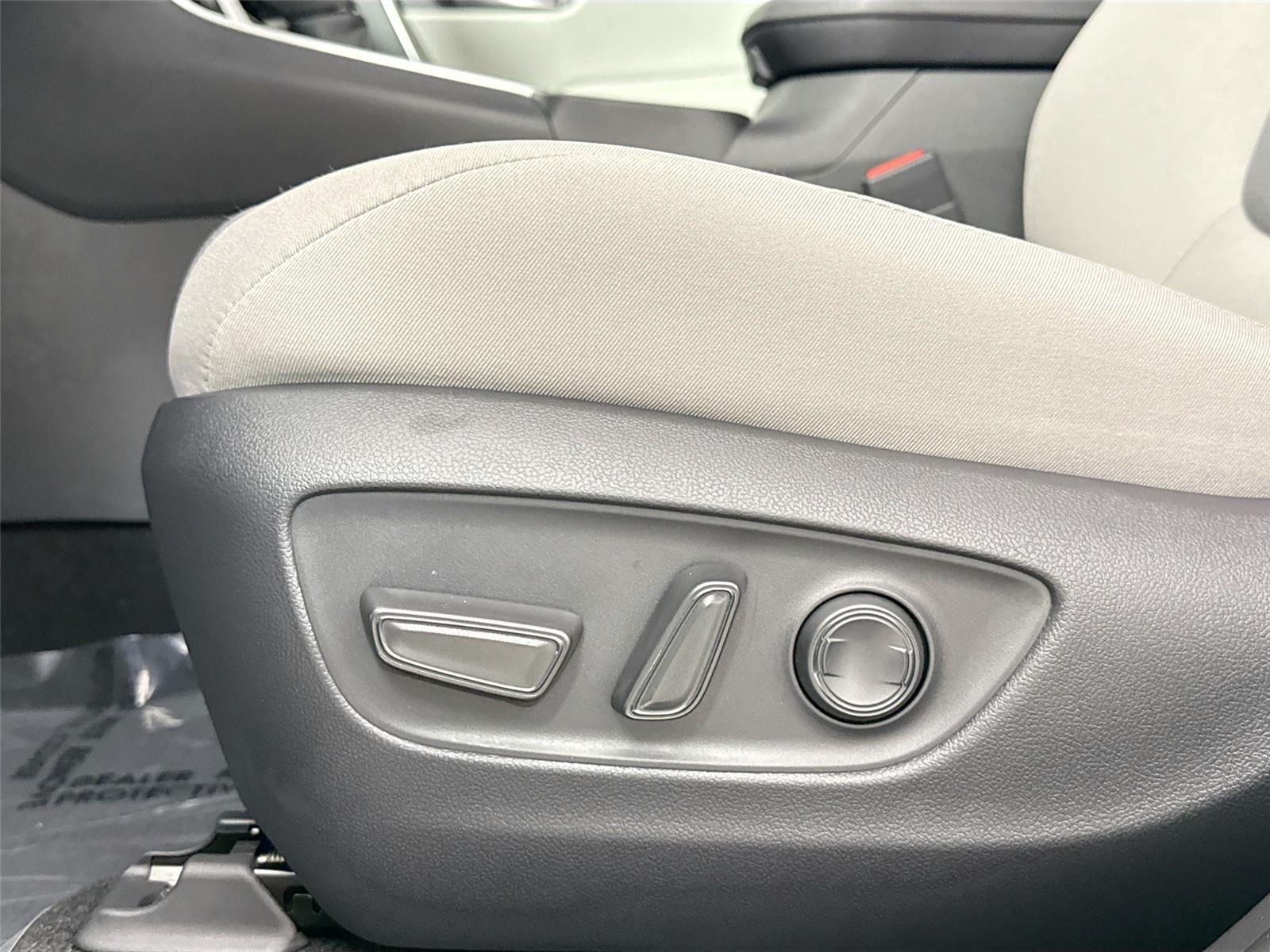 2025 Toyota RAV4 Hybrid XLE photo 21