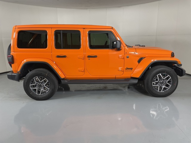 2025 Jeep Wrangler Sahara photo 9