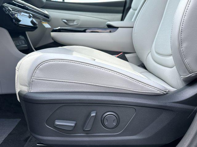 2025 Hyundai Tucson Limited photo 8