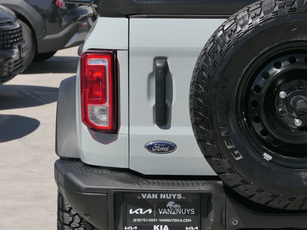 2021 Ford Bronco Black Diamond photo 4