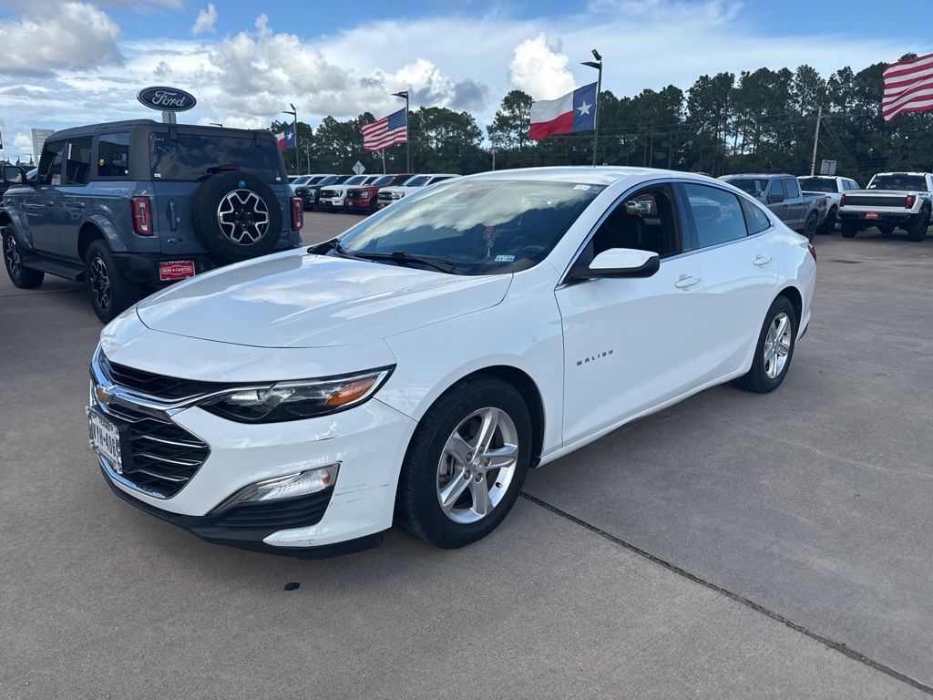 2022 Chevrolet Malibu LS photo 2
