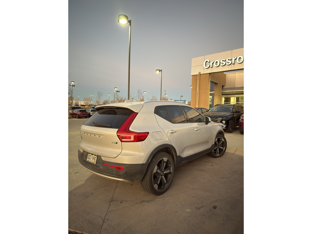 2020 Volvo XC40 T5 Momentum photo 4