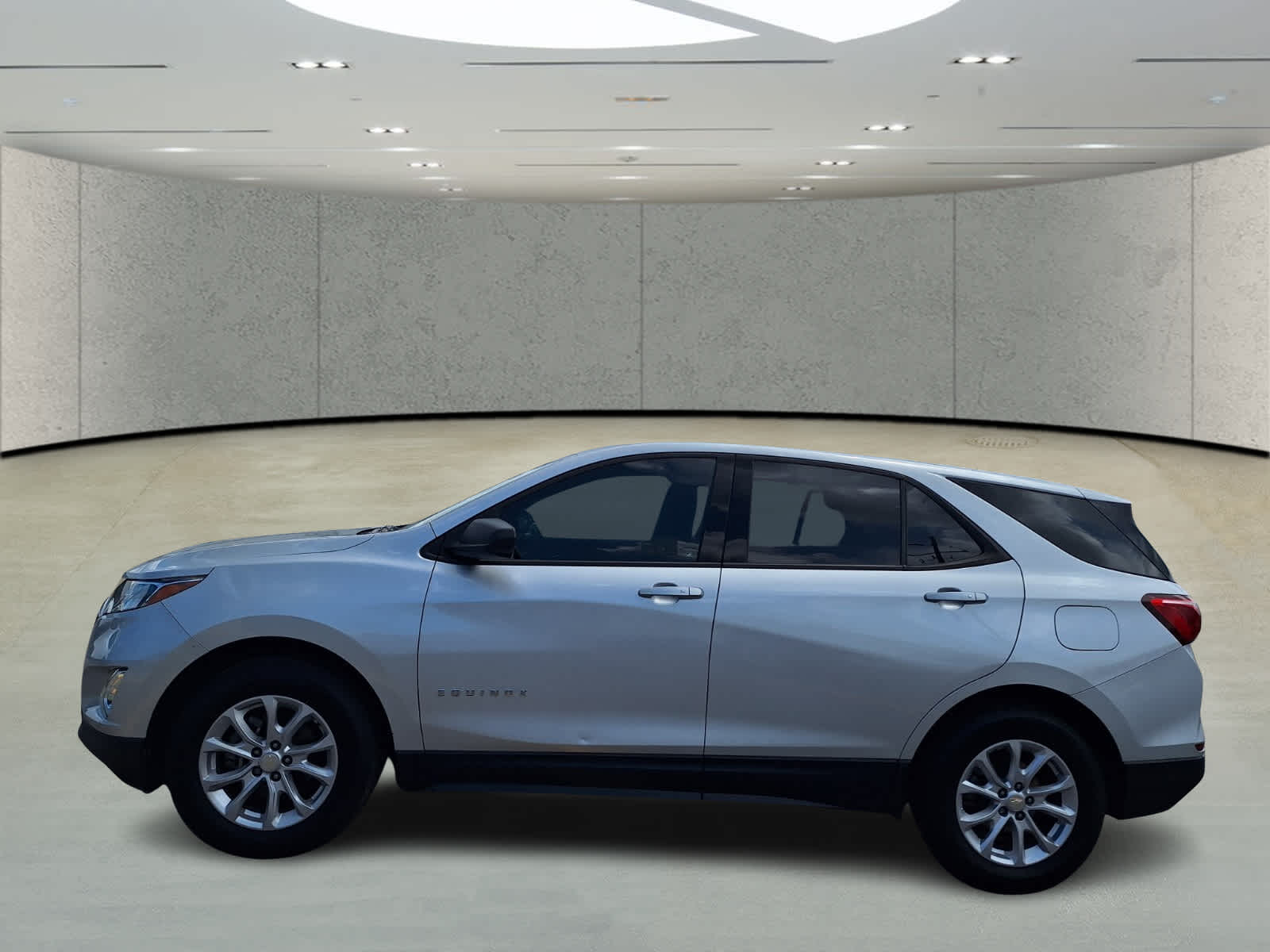 2019 Chevrolet Equinox LS photo 2