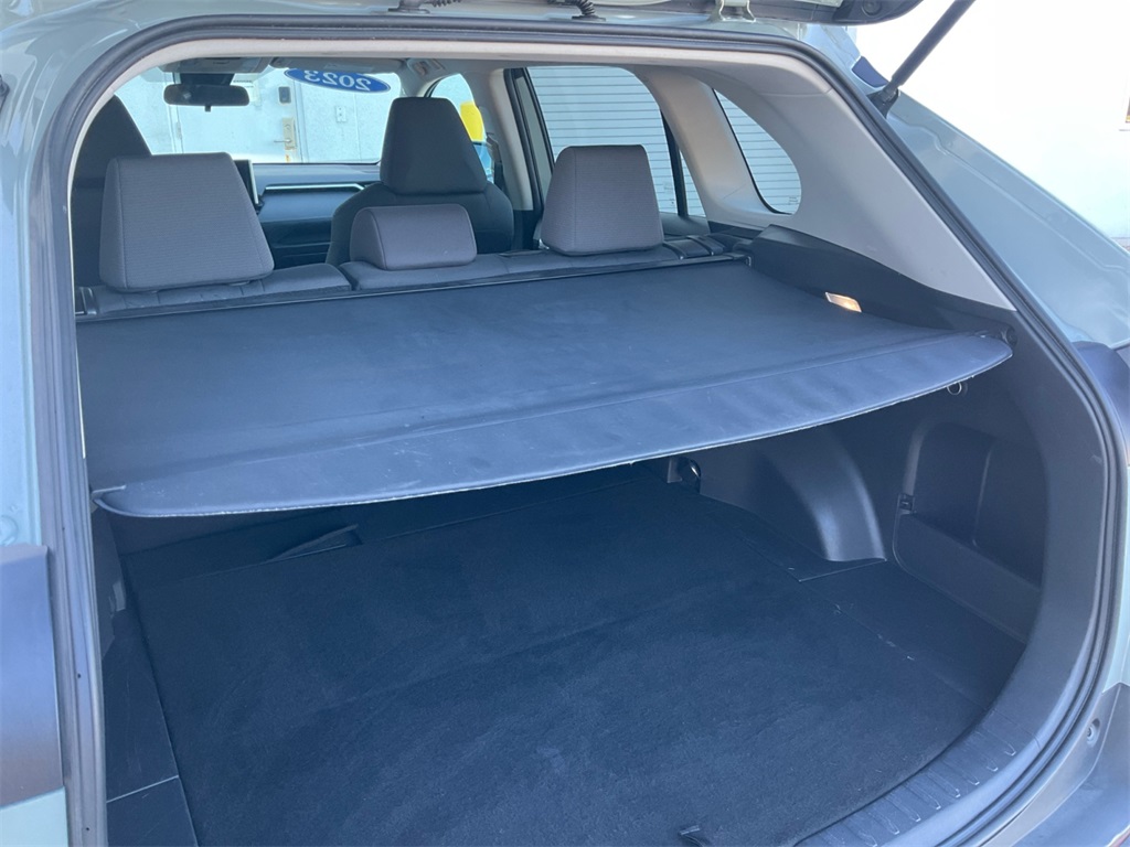 2023 Toyota RAV4 XLE photo 26