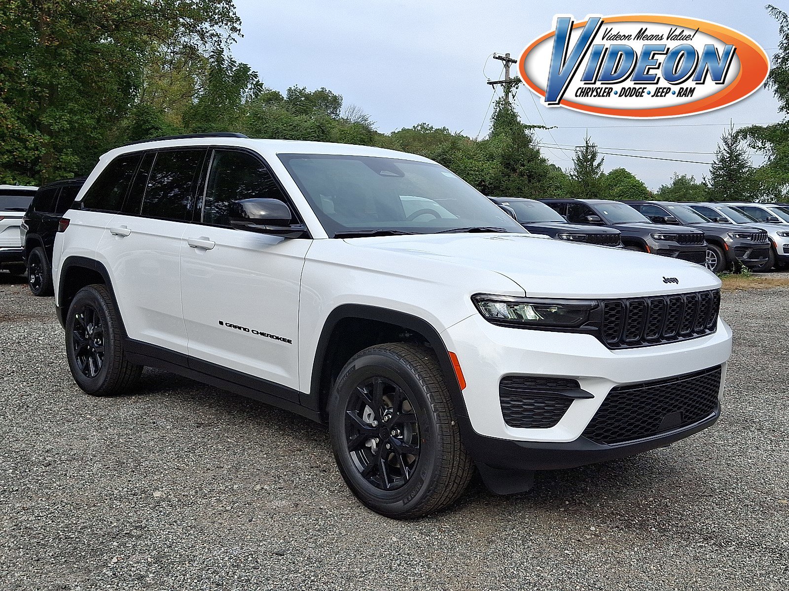 2025 Jeep Grand Cherokee Altitude's photo