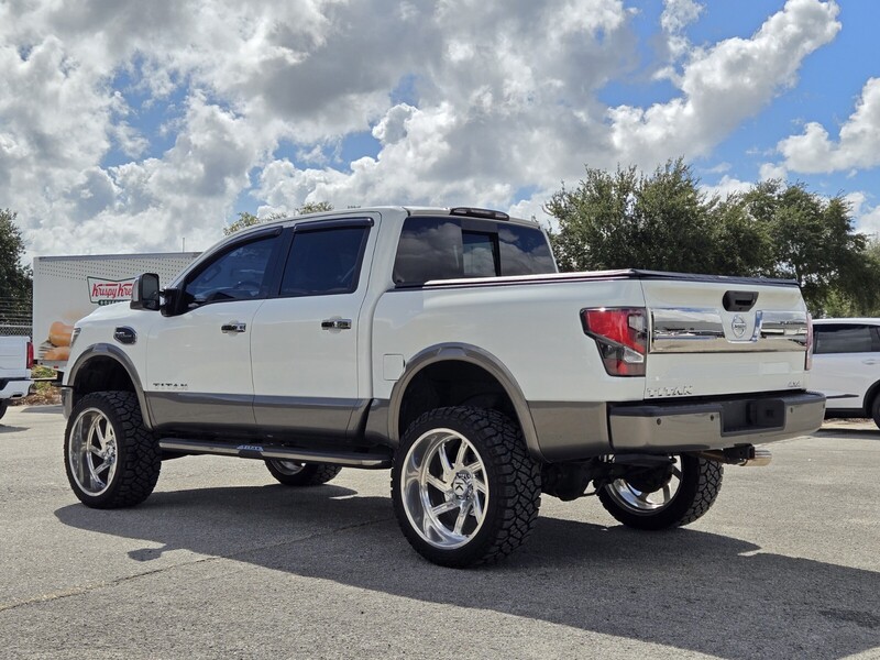 2017 Nissan Titan Platinum Reserve photo 3