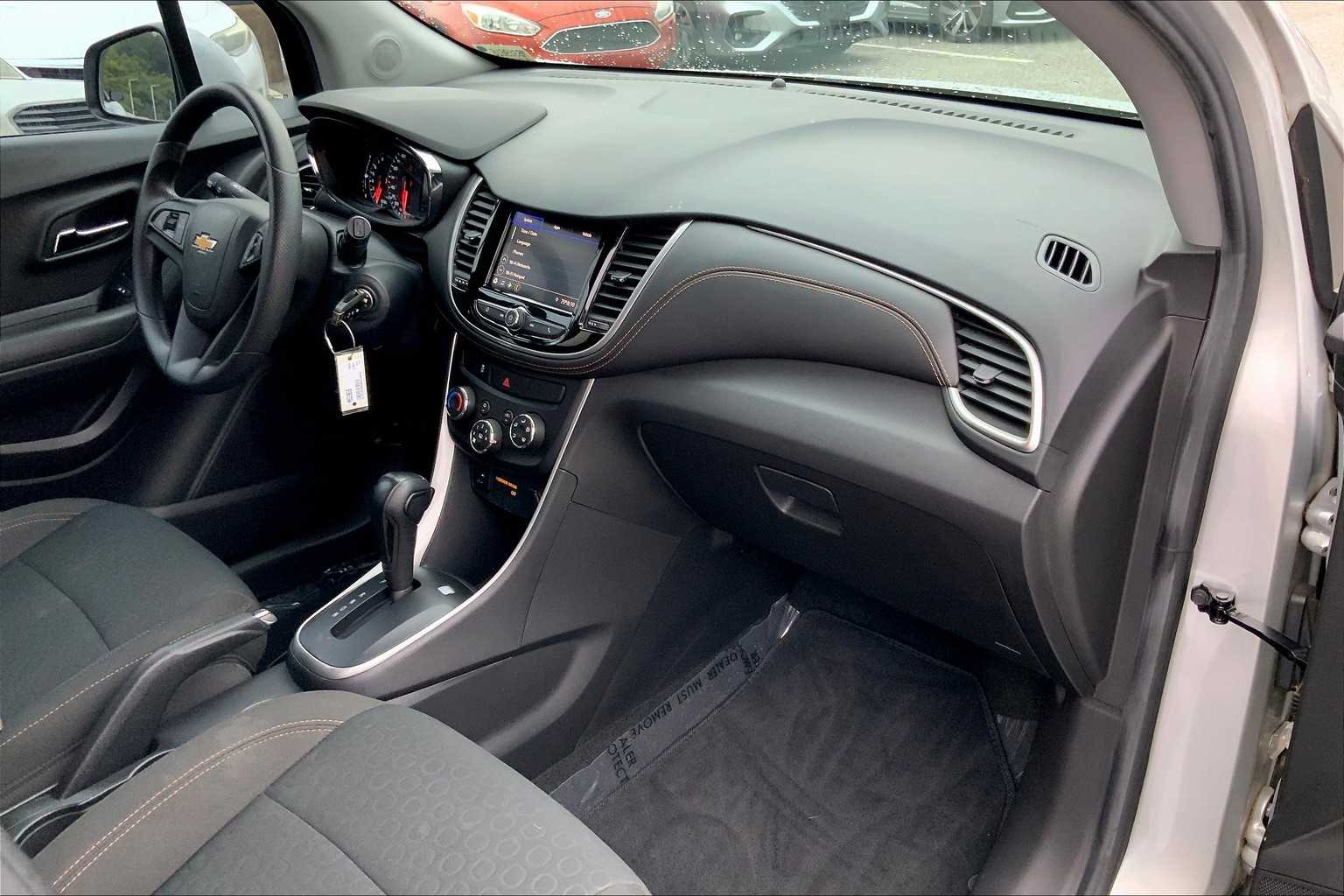 2021 Chevrolet Trax LS photo 16