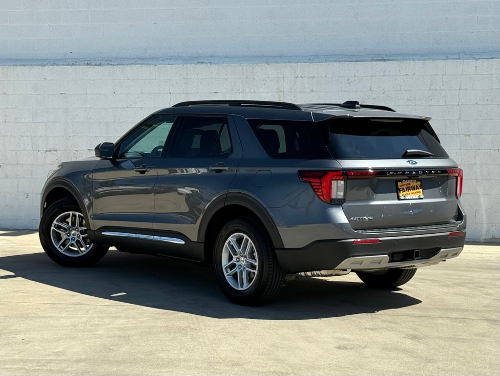 2025 Ford Explorer photo 4