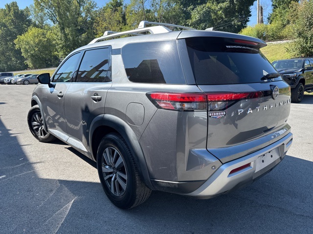 2022 Nissan Pathfinder SL photo 6