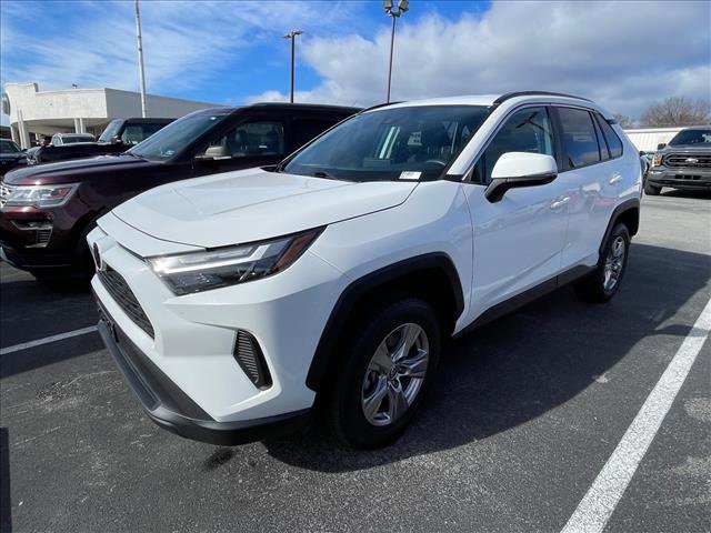 2024 Toyota RAV4 XLE's photo