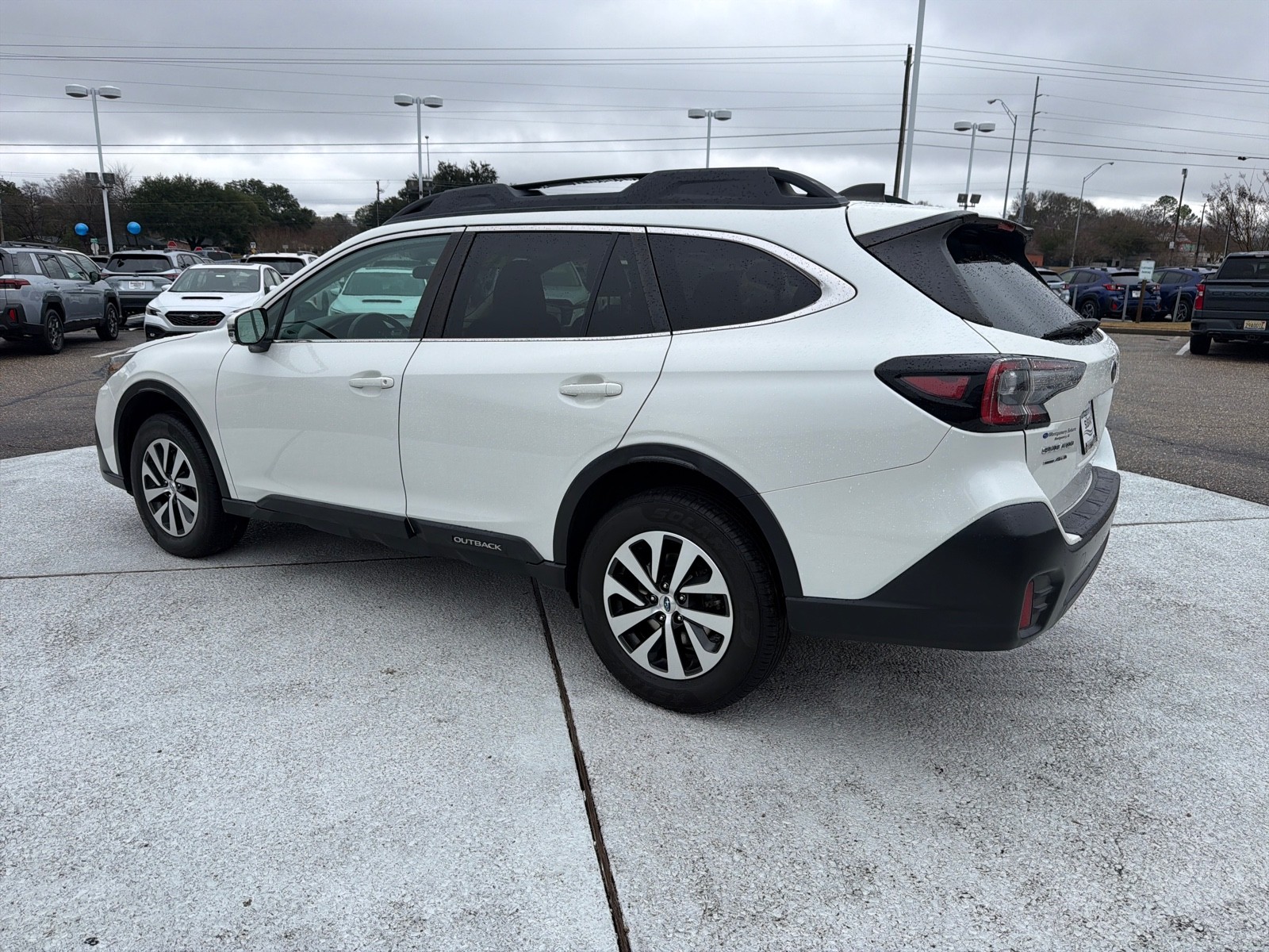 2021 Subaru Outback Premium photo 4