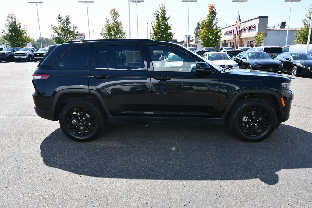 2024 Jeep Grand Cherokee Altitude photo 9