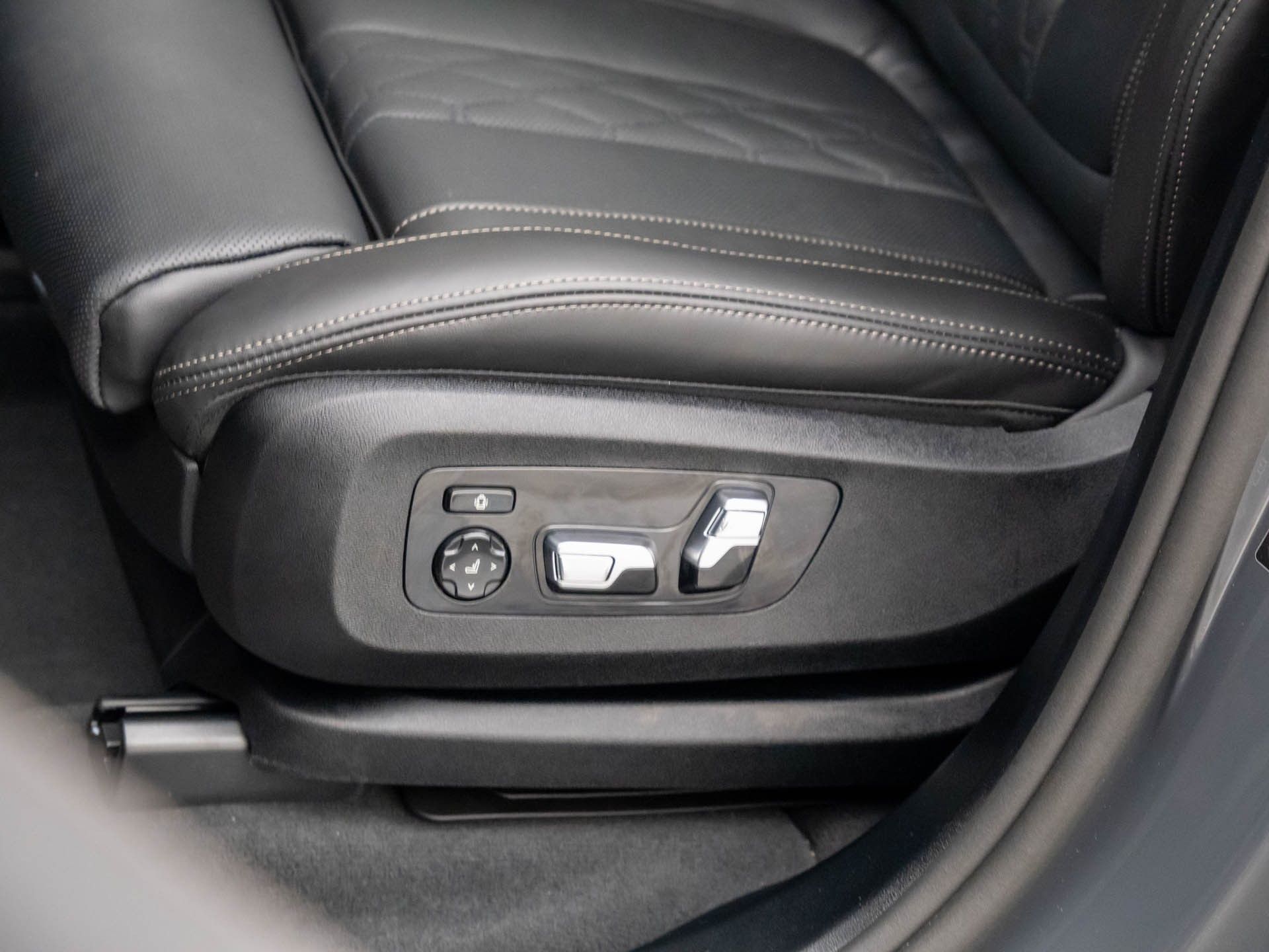 New 2026 Dravit Grey Metallic BMW M60i image 15