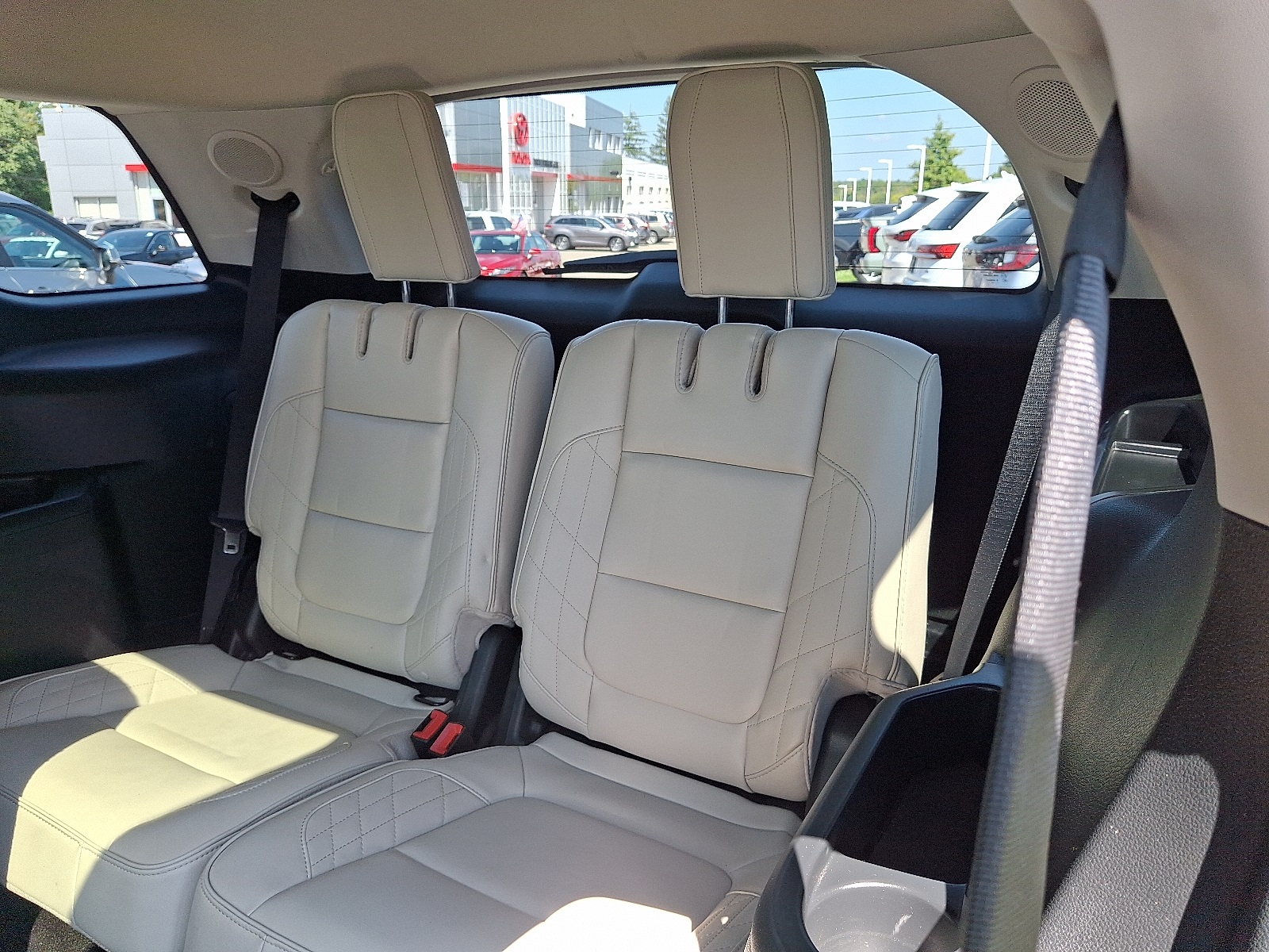2018 Ford Explorer Platinum photo 9