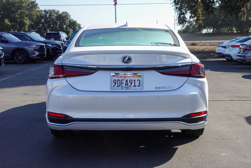 2023 Lexus ES 300h photo 6