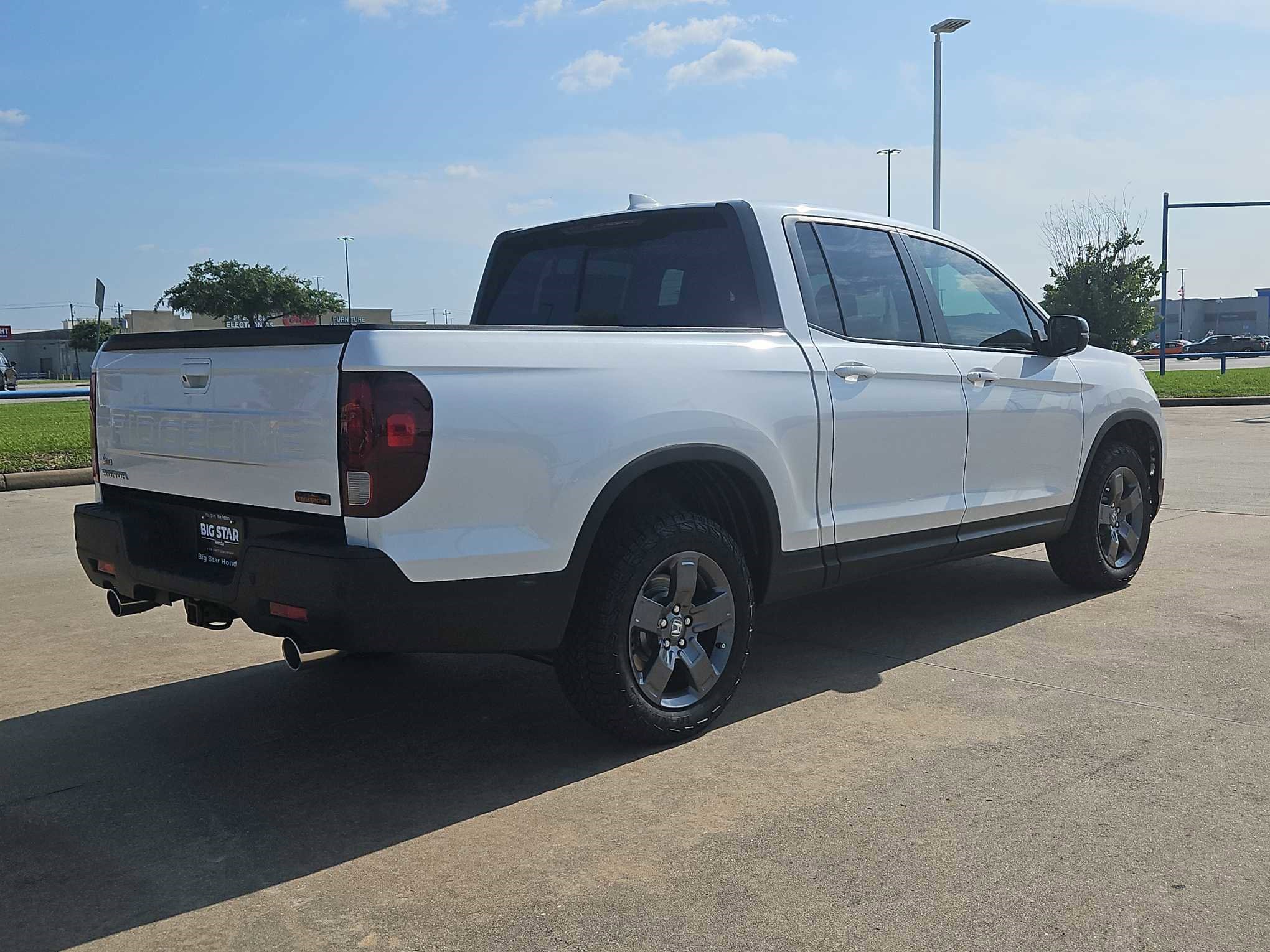 2025 Honda Ridgeline TrailSport photo 2