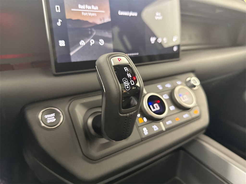 2025 Land Rover Defender 130 X-Dynamic SE photo 15