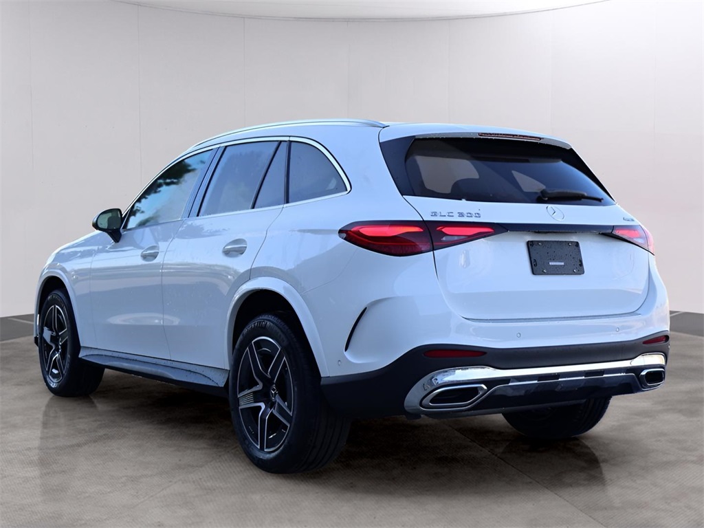 2025 Mercedes Benz GLC 300 4MATIC photo 4