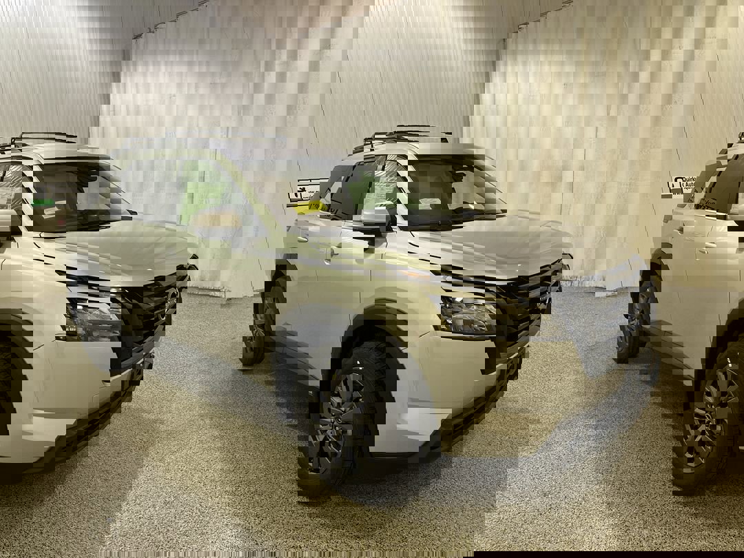 2025 Nissan Pathfinder SV's photo