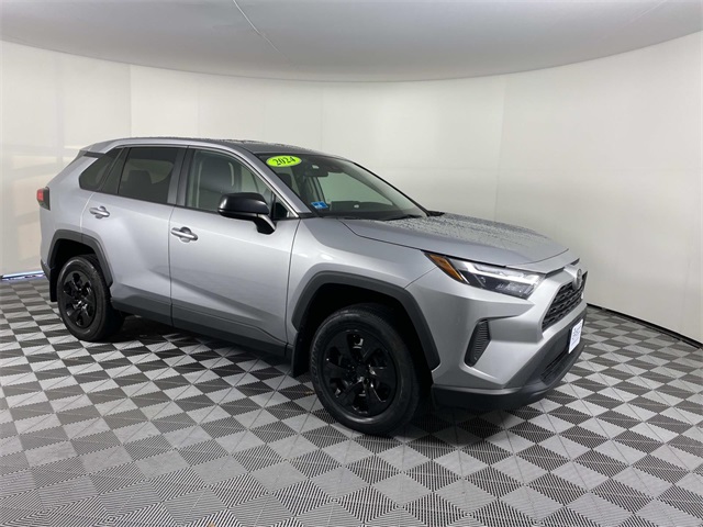 2024 Toyota RAV4 LE's photo
