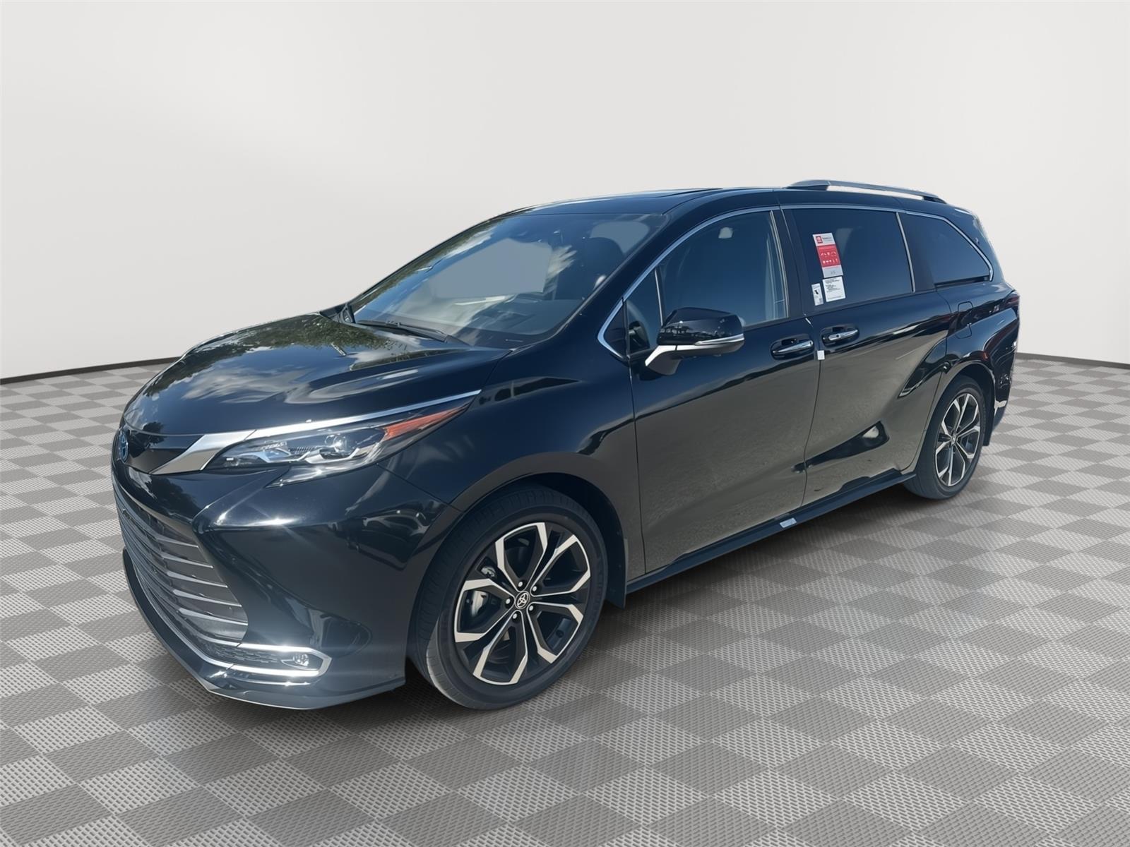 2025 Toyota Sienna Platinum's photo