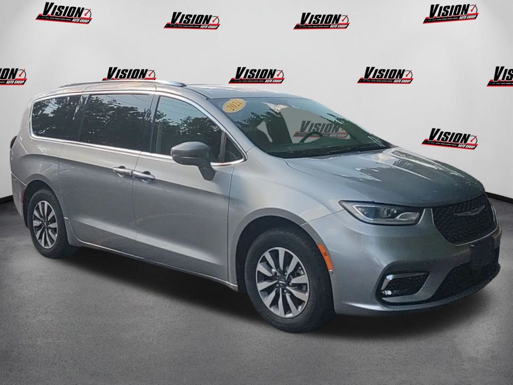2021 Chrysler Pacifica Hybrid Touring L photo 3