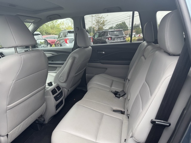 2017 Honda Pilot EX-L photo 12