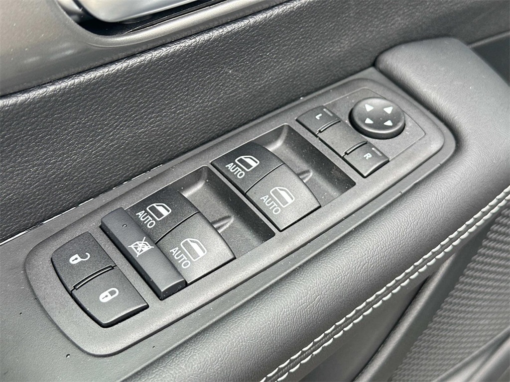 2025 Chrysler Pacifica photo 25