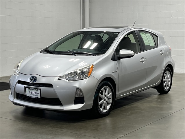 2014 Toyota Prius C Three photo 2