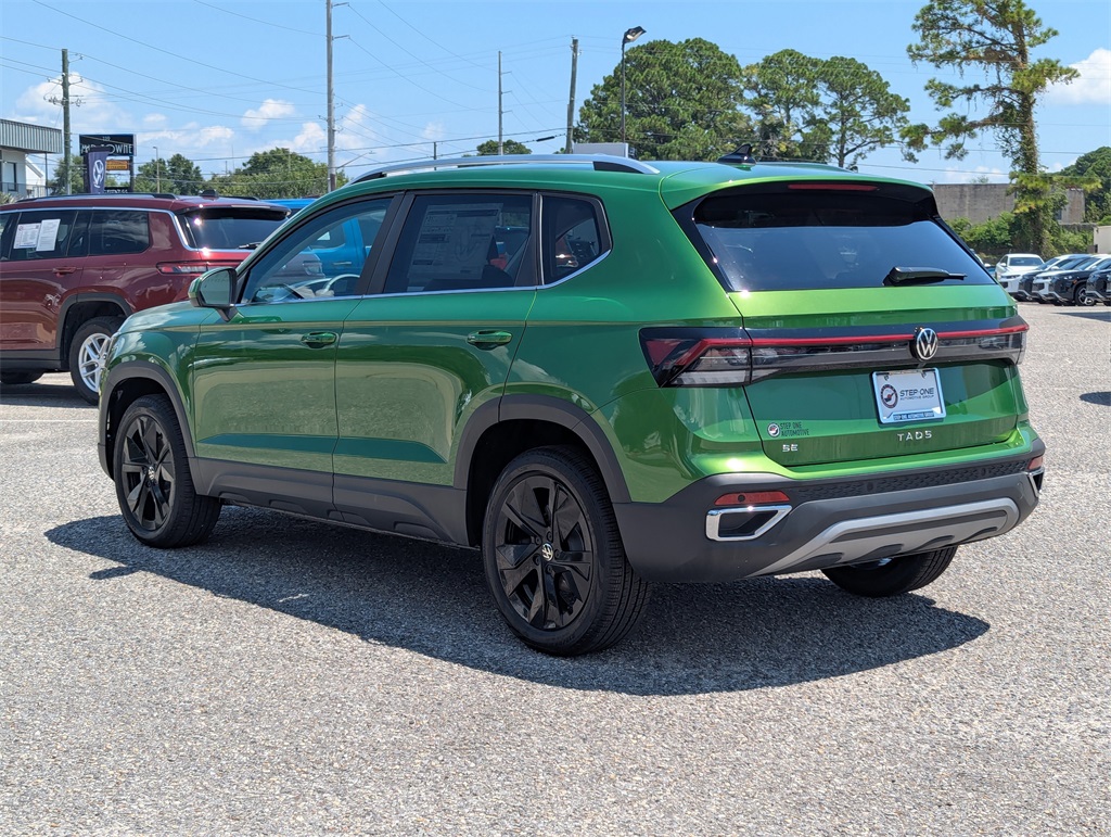 2025 Volkswagen Taos SE photo 2