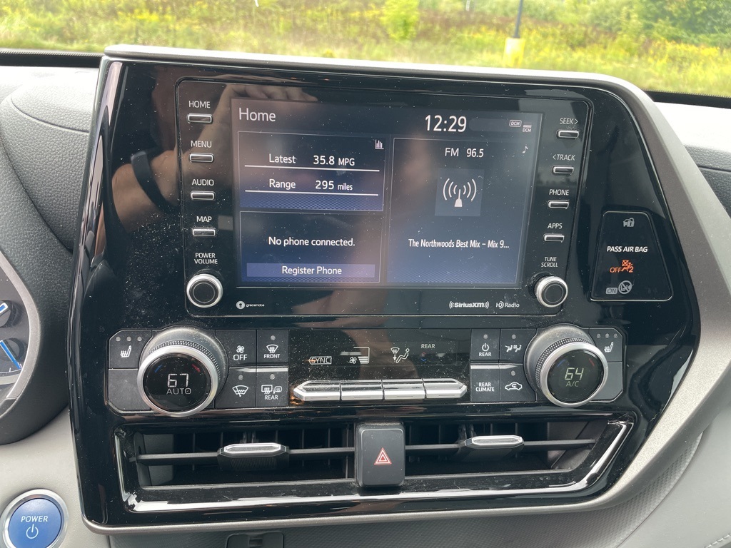 2020 Toyota Highlander Hybrid XLE photo 3