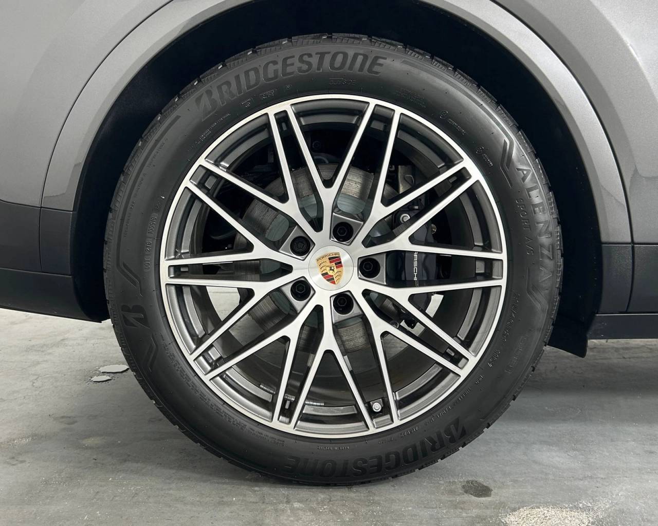 2025 Porsche Cayenne photo 11