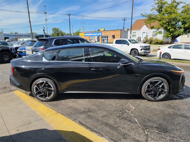 2025 Kia K4 GT-Line photo 2