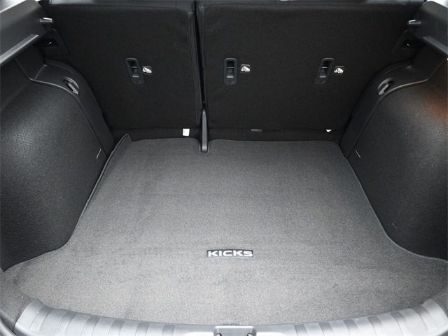 2025 Nissan Kicks Play S photo 3