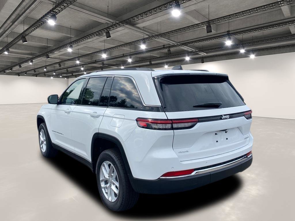 2025 Jeep Grand Cherokee Laredo X photo 3