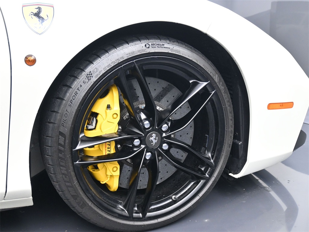 2016 Ferrari 488 GTB photo 4