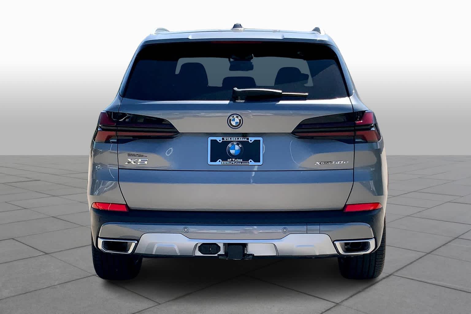 New 2025 Skyscraper Grey Metallic BMW xDrive50e image 4