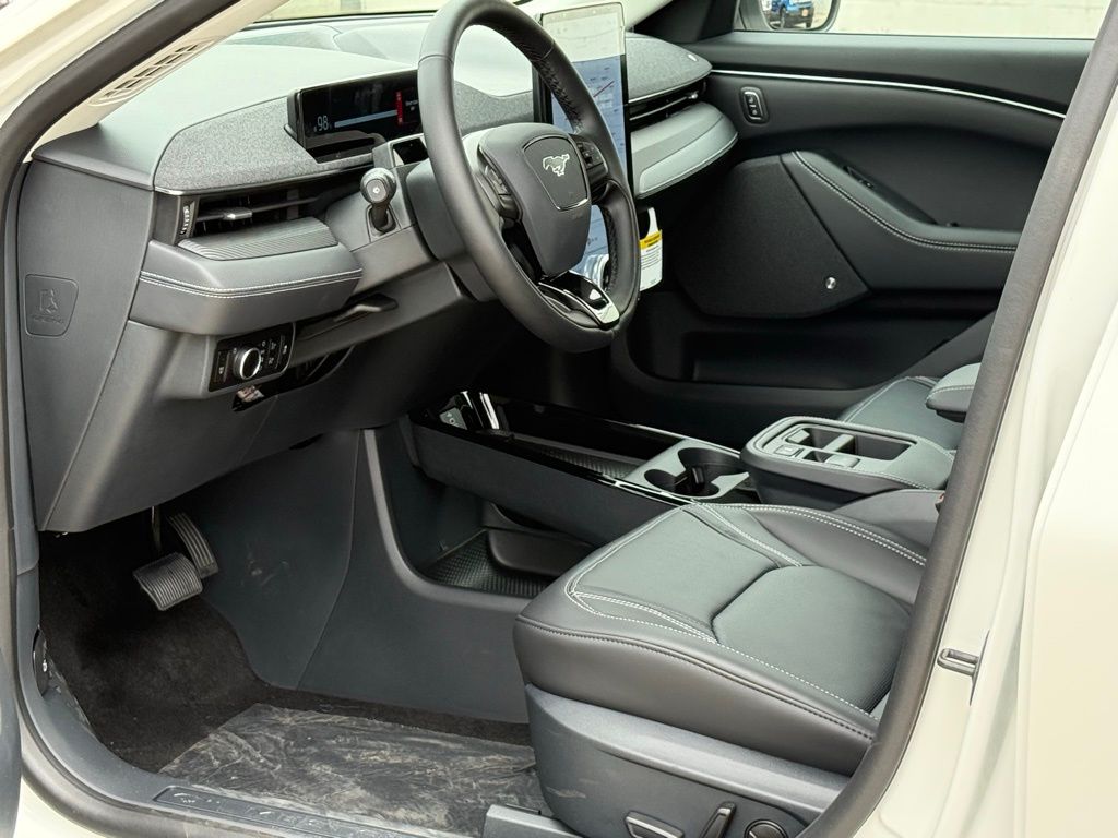 2025 Ford Mustang Mach-E Premium photo 6