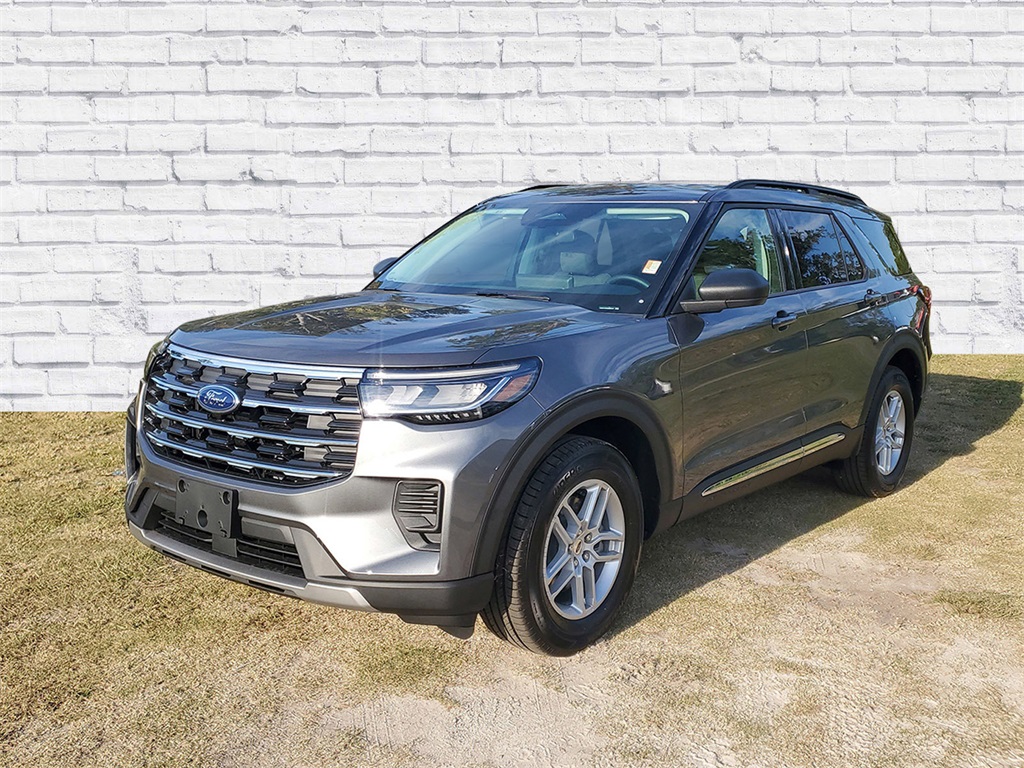 2025 Ford Explorer photo 4