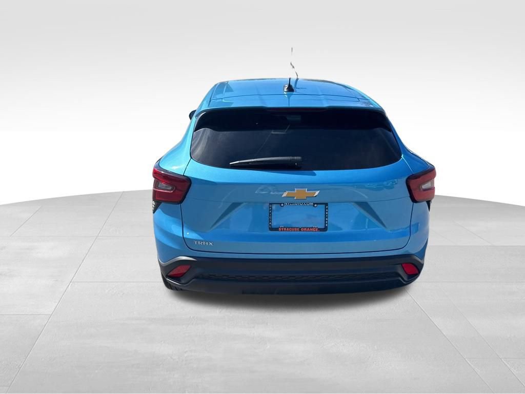 2025 Chevrolet Trax LS photo 4