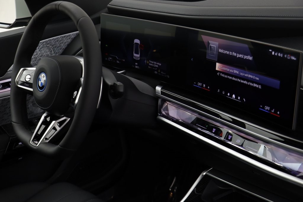 2026 Bmw 750e photo 22