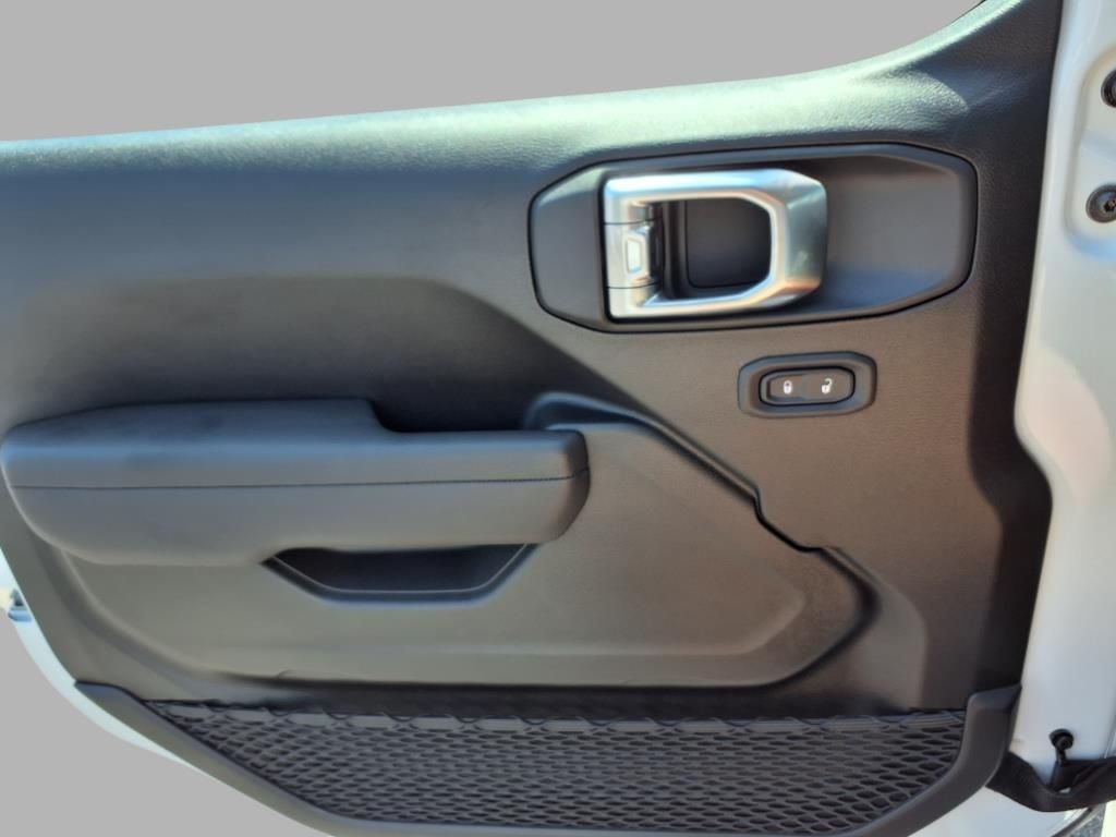 2025 Jeep Wrangler Sport photo 13