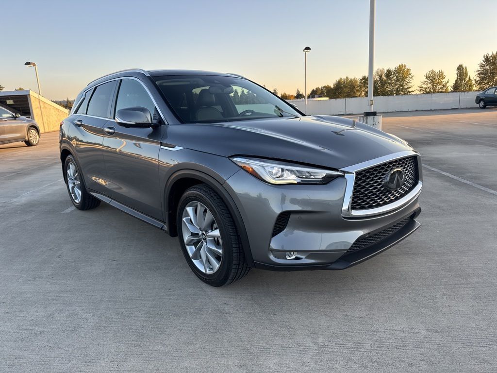 2019 Infiniti QX50 Essential photo 3