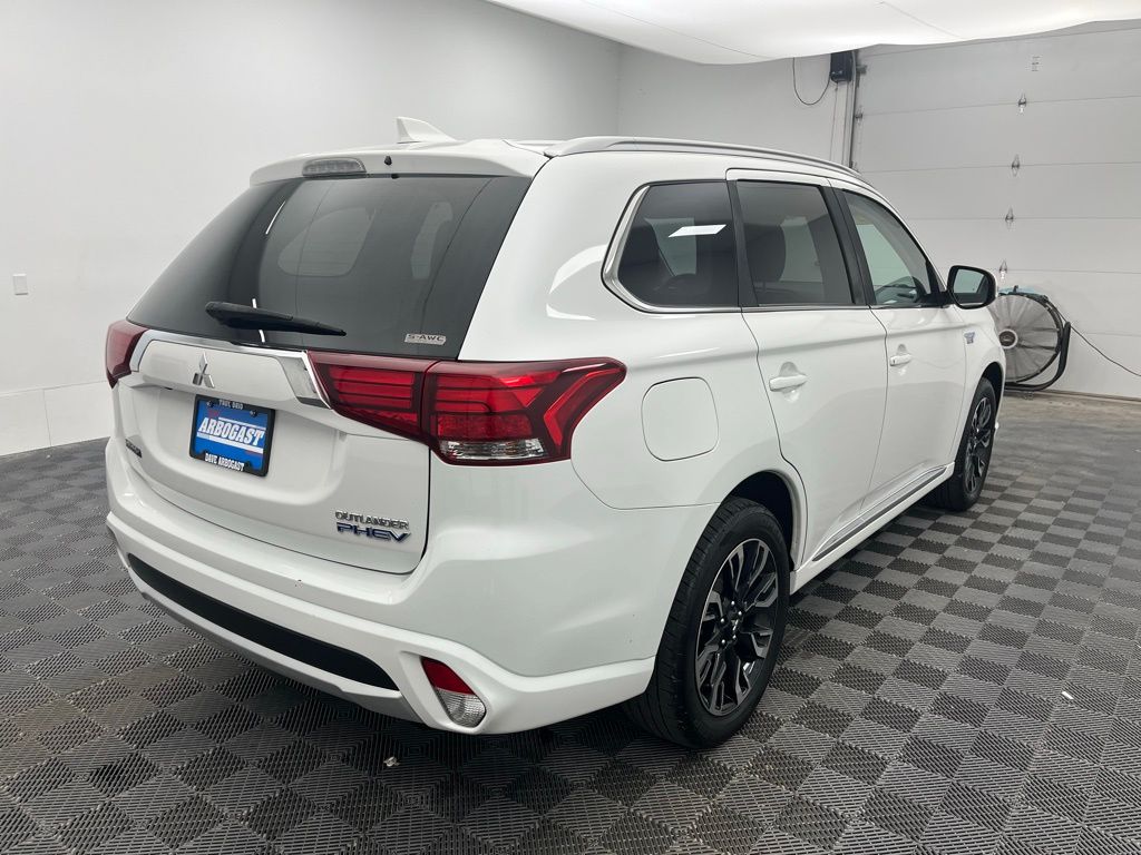2018 Mitsubishi Outlander PHEV SEL photo 2