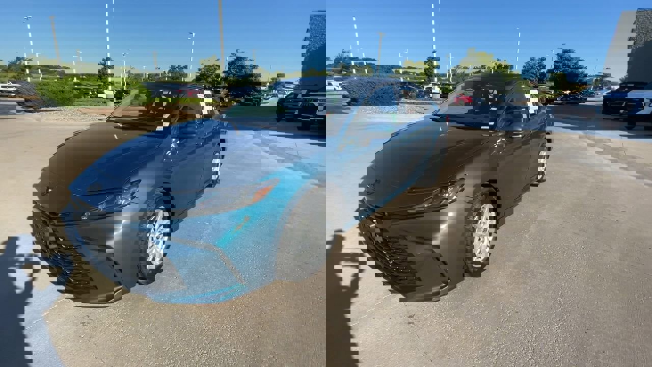 2025 Toyota Camry LE photo 2