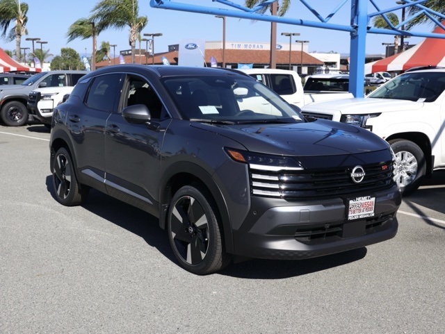 2025 Nissan Kicks SR photo 2